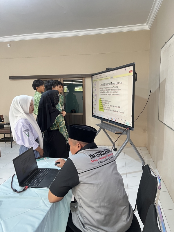 Guru Mengisi Materi MPLS di SMA Trisula Kendal 2026