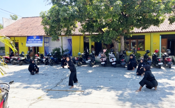 Ekstra Kuruikuler Pencak Silat di SMA Trisula Kendal