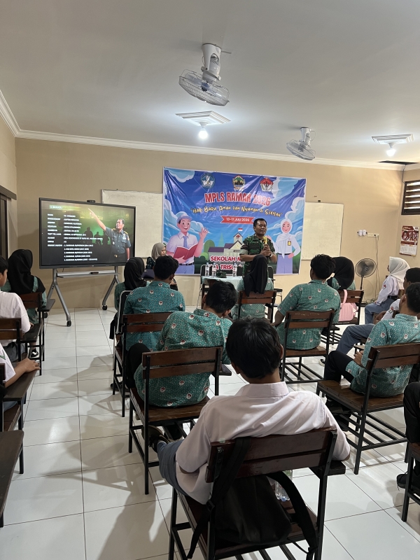 Danramil Kendal memberi materi MPLS di SMA trisula Kendal