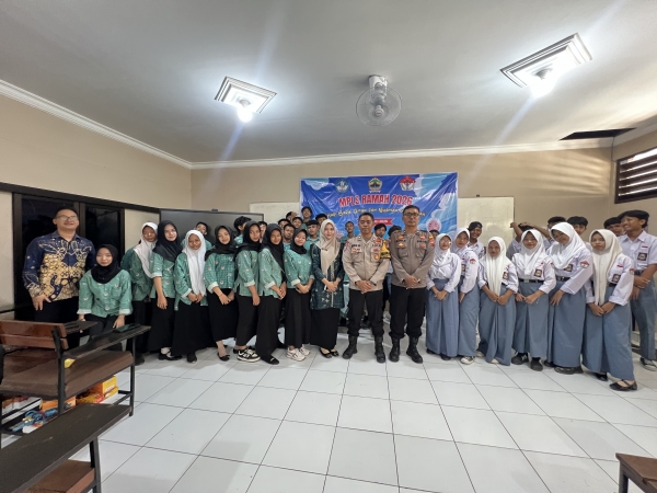 POlsek Kendal mnegisi materi MPLS di SMA Trisula Kendal